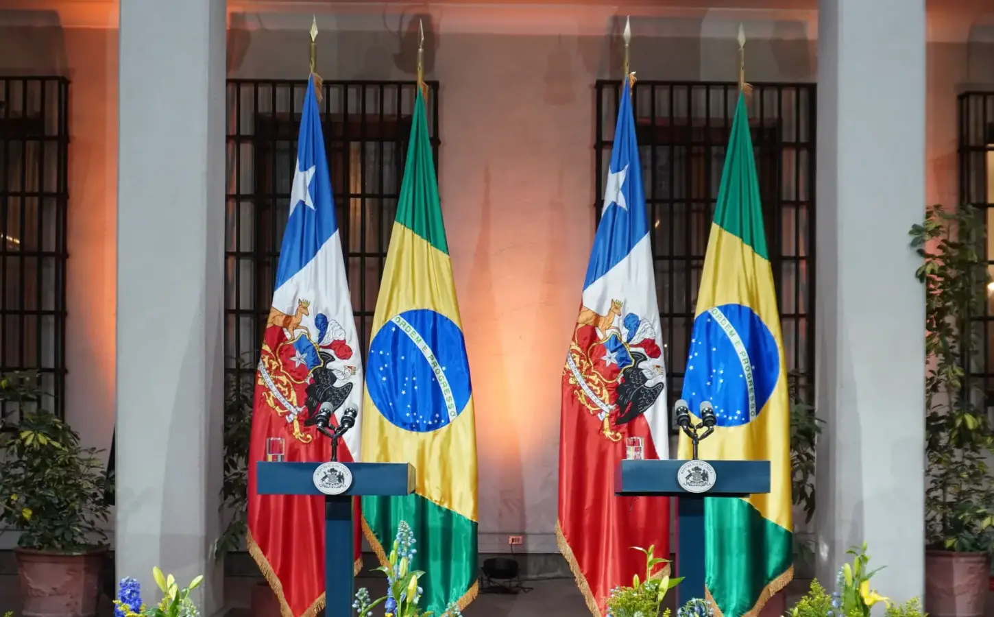 智利《马卡Chile-Brasil: 180 años de cooperación